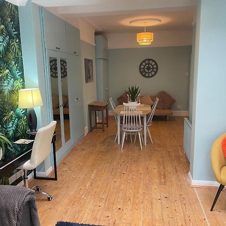 Right By Leigh Broadway Private Garden Large Ground Fl Apt Southend-on-Sea Kültér fotó