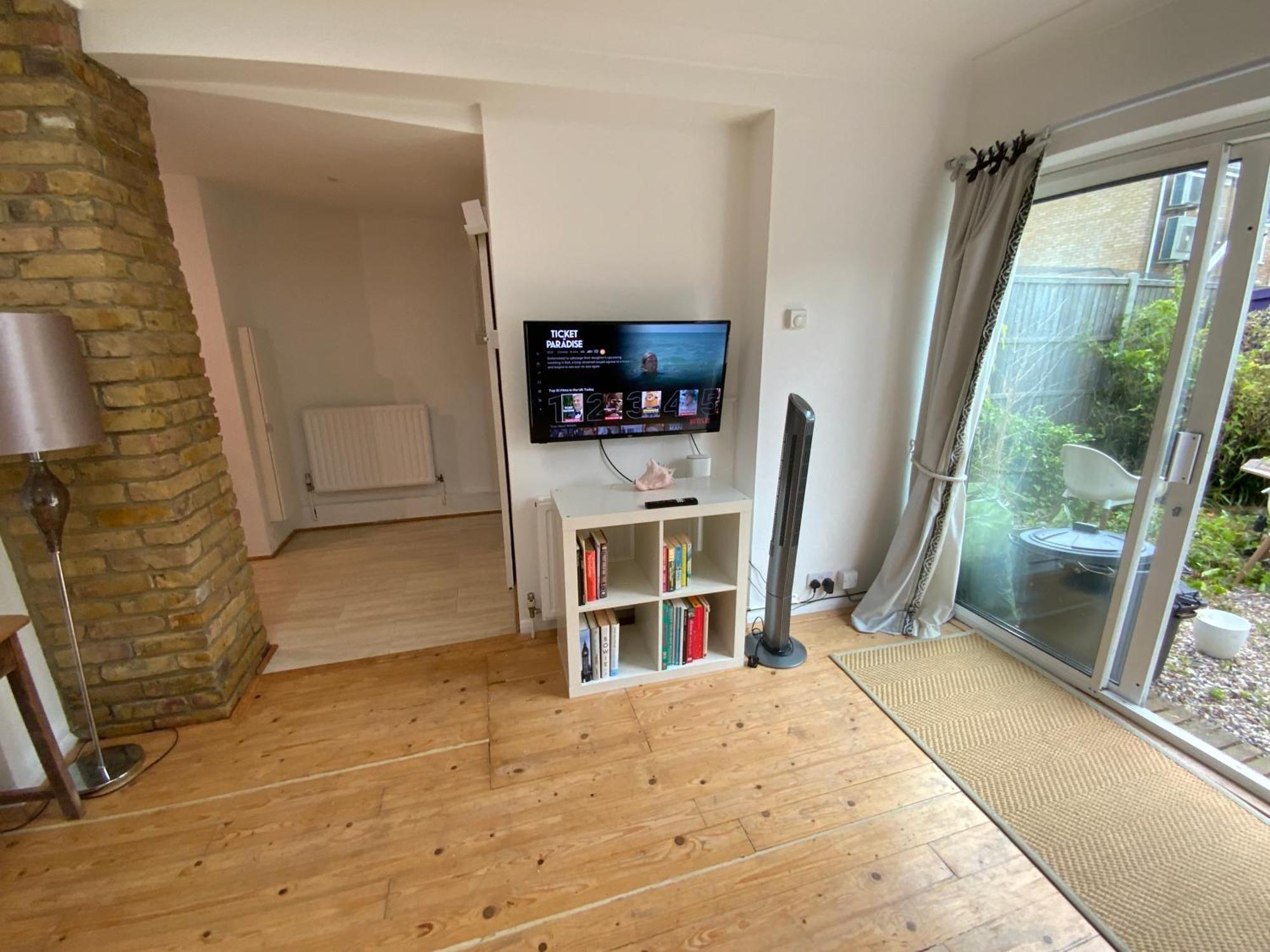 Right By Leigh Broadway Private Garden Large Ground Fl Apt Southend-on-Sea Kültér fotó