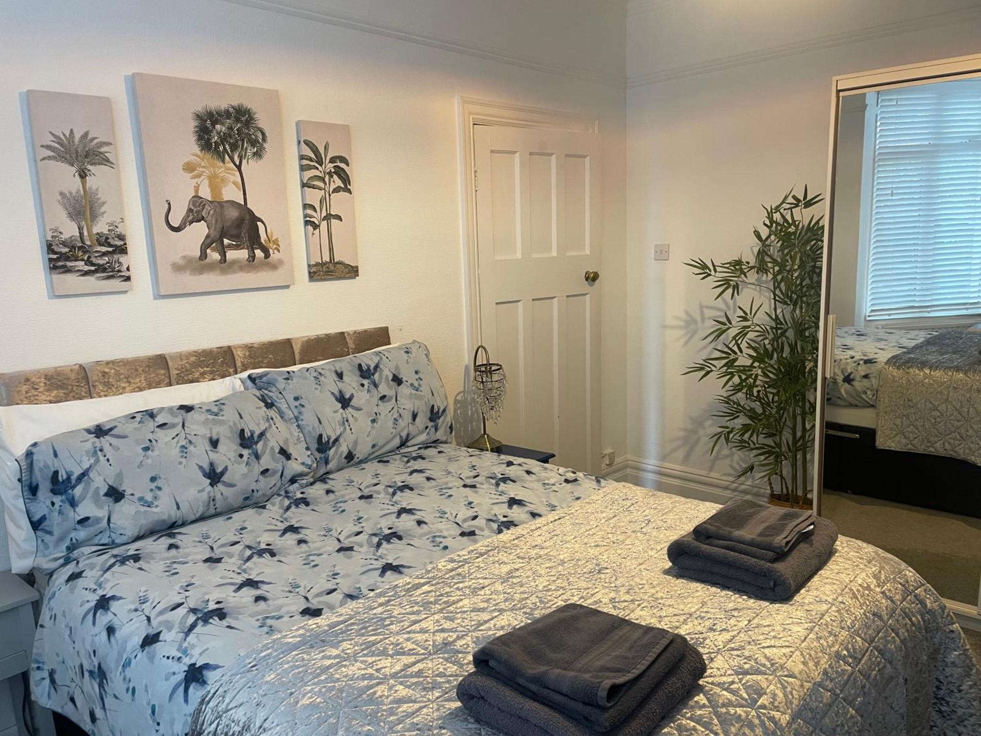 Right By Leigh Broadway Private Garden Large Ground Fl Apt Southend-on-Sea Kültér fotó